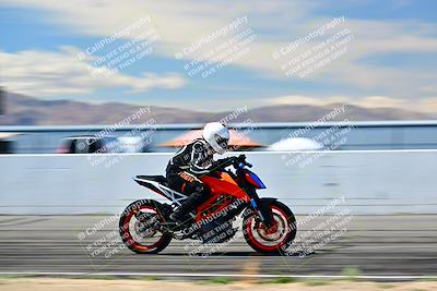 media/Mar-25-2024-Moto Forza (Mon) [[8d4319bd68]]/4-Novice Group/Session 4 Front Straight Speed Pans/